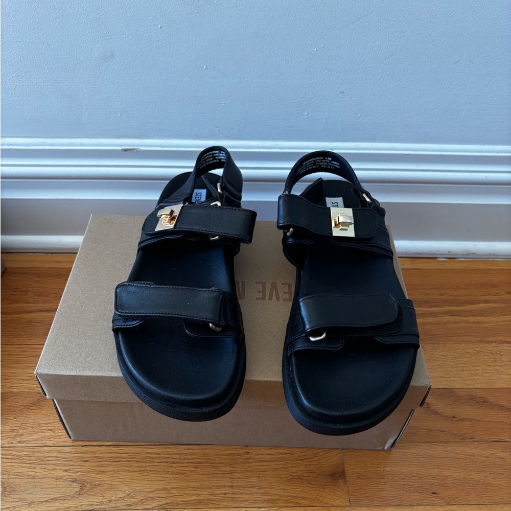 NIB Steve Madden Mona Leather Gold-Trim Strappy Sandals - Picture 3 of 4